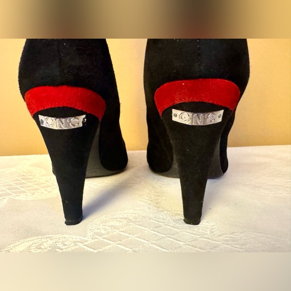 Costume National CNC Black High Heel Suede Booties - size 40, US 9.5 - Picture 6 of 17